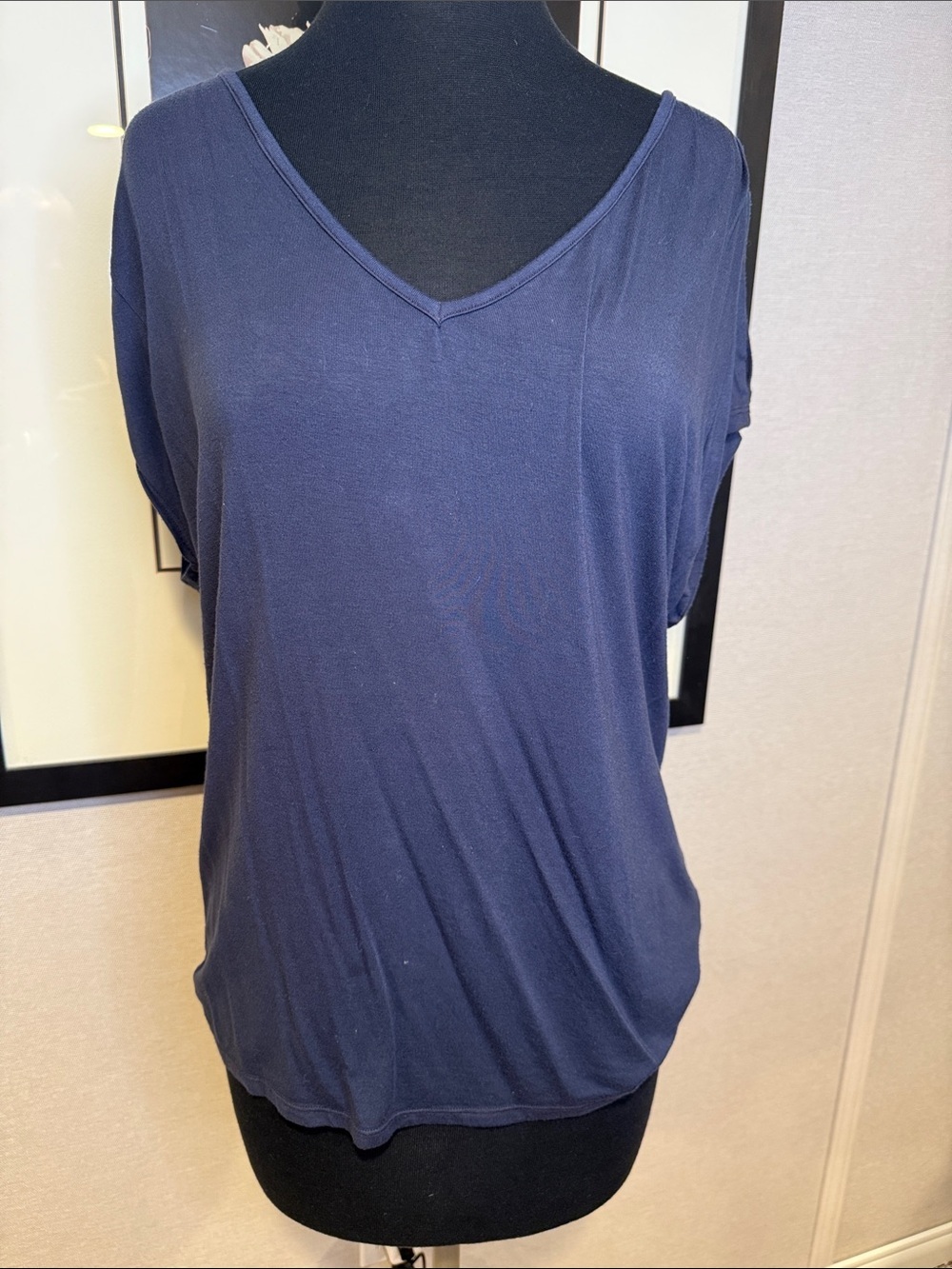 Velvet by Graham Spencer Women's V-Neck Short Sleeve Top - Navy small